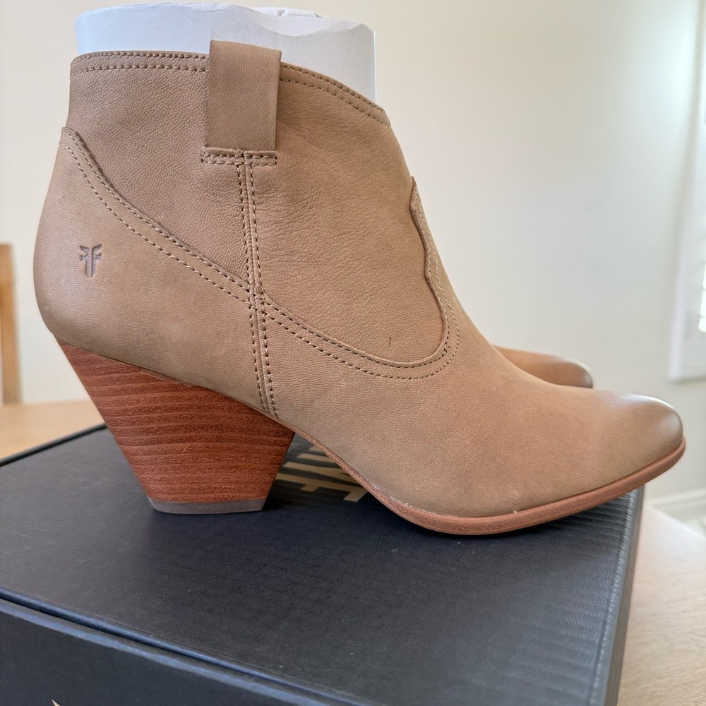 Frye Women’s Reina Ash Leather Western Ankle Boots 10 Casual Cute